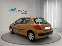 Usado Peugeot 207 75 CV (55 kW) 2007 Naranja Berlina