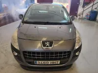 Usado Peugeot 3008 112 CV (82 kW) 2011 Gris / plata Familiar