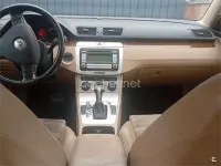 Usado VW Passat Highline 140 CV (102 kW) 2007 Marrón Familiar