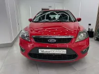 Usado Ford Focus Trend 90 CV (66 kW) 2010 Rojo Utilitario