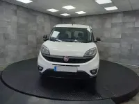 Usado Fiat Doblò 95 CV (69 kW) 2021 Blanco Monovolumen