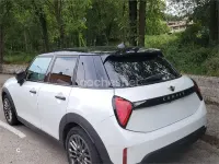 Usado Mini Cooper Favoured 114 kW (156 CV) 2025 Blanco Utilitario
