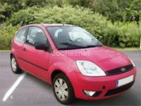 Usado Ford Fiesta 68 CV (50 kW) 2004 Rojo Coupe