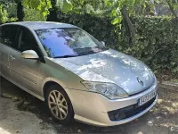 Usado Renault Laguna III Dynamique 130 CV (95 kW) 2009 Gris / plata Berlina