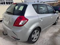 Używany Kia Ceed 90 KM (66 kW) 2011 Szary Hatchback