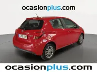 Usado Toyota Yaris Active 99 CV (72 kW) 2017 Rojo Utilitario