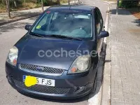 Usado Ford Fiesta Ghia 90 CV (66 kW) 2006 Marrón Utilitario