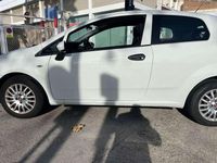 Usado Fiat Punto Pop 69 CV (50 kW) 2015 Blanco Utilitario