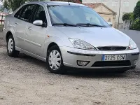 Usado Ford Focus Ghia 100 CV (73 kW) 2002 Gris / plata Berlina