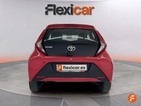 Usado Toyota Aygo X-play 72 CV (52 kW) 2022 Rojo Utilitario