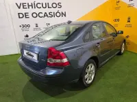 Usado Volvo S40 Momentum 136 CV (100 kW) 2005 Azul Berlina