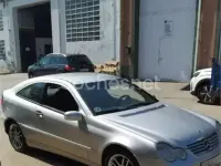 Usado Mercedes C200 163 CV (119 kW) 2002 Gris / plata Berlina