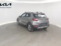 Usado Kia Stonic 100 CV (73 kW) 2025 Gris / plata SUV