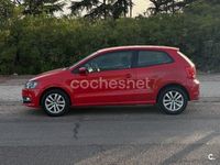 Usado VW Polo Advance 90 CV (66 kW) 2015 Rojo Berlina