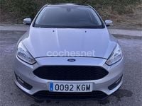 Usado Ford Focus Trend 125 CV (91 kW) 2017 Gris / plata Berlina