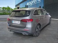 Usado Mercedes B180 116 CV (85 kW) 2021 Gris Utilitario