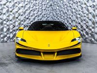 Usado Ferrari SF90 1001 CV (736 kW) 2022 Amarillo Coupe