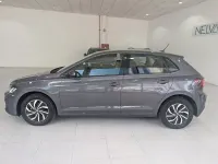Usado VW Polo Life 95 CV (69 kW) 2022 Gris / plata Utilitario
