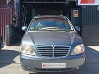Usado Ssangyong (KGM) Rodius Limited 155 CV (114 kW) 2013 Gris / plata Monovolumen