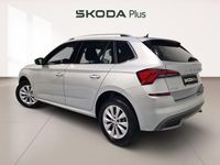 Usado Skoda Kamiq Ambition 110 CV (80 kW) 2021 Gris plata SUV