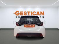 Usado Toyota Yaris Hybrid Active 116 CV (85 kW) 2022 Blanco Berlina