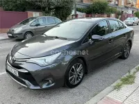 Usado Toyota Avensis Advance 143 CV (105 kW) 2016 Gris / plata Berlina