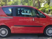 Usado Peugeot 1007 75 CV (55 kW) 2007 Rojo Monovolumen