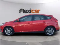 Usado Ford Focus Trend 101 CV (74 kW) 2018 Rojo Berlina
