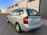 Usado Kia Carens Active 140 CV (102 kW) 2008 Gris / plata Monovolumen