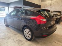 Usado Ford Focus Trend 125 CV (91 kW) 2014 Gris / plata Berlina