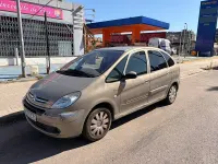 Usado Citroën Xsara Picasso Exclusive 90 CV (66 kW) 2004 Beige Monovolumen