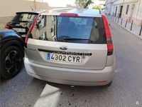 Usado Ford Fiesta Trend 100 CV (73 kW) 2004 Gris / plata Utilitario