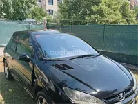 Usado Peugeot 206 90 CV (66 kW) 2002 Negro Berlina