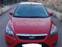 Usado Ford Focus Trend 109 CV (80 kW) 2009 Rojo Berlina