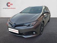 Usado Toyota Auris Hybrid Active 136 CV (100 kW) 2019 Gris / plata Berlina