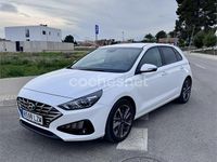 Usado Hyundai i30 110 CV (80 kW) 2022 Blanco Berlina