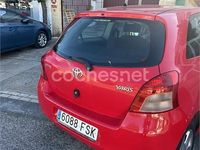 Usado Toyota Yaris 90 CV (66 kW) 2007 Rojo Berlina