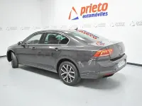 Usado VW Passat Executive 150 CV (110 kW) 2021 Gris / plata Berlina