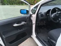 Usado Toyota Auris Active 90 CV (66 kW) 2011 Blanco Utilitario
