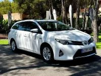 Usado Toyota Auris Hybrid Active 136 CV (100 kW) 2013 Blanco Familiar