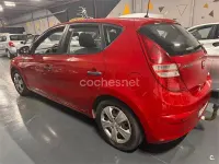 Usado Hyundai i30 Comfort 109 CV (80 kW) 2009 Rojo Berlina