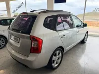 Usado Kia Carens 140 HP (102 kW) 2007 Bege Monovolume