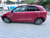 Usado Kia Rio 100 CV (73 kW) 2018 Rojo Berlina