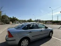 Usado Ford Focus Trend 90 CV (66 kW) 2006 Gris / plata Berlina