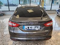 Usado Ford Mondeo Trend 160 CV (117 kW) 2016 Gris / plata Berlina