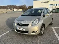 Usado Toyota Yaris 90 CV (66 kW) 2010 Beige Utilitario