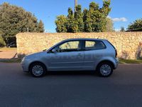 Usado VW Polo Advance 75 CV (55 kW) 2006 Gris / plata Utilitario