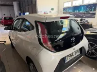 Usado Toyota Aygo City 68 CV (50 kW) 2016 Blanco Utilitario