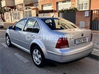 Usado VW Bora Highline 115 CV (84 kW) 2001 Gris / plata Berlina