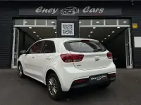 Usado Kia Rio 84 CV (61 kW) 2023 Blanco Berlina